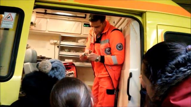 Медики учили «теней» оказывать первую помощь смотреть онлайн