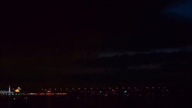 Ярославль 1006 лет. Салют на день города ! Вид с прогулочного теплохода. смотреть онлайн
