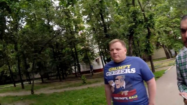 PRANK Красим лысых из балончика смотреть онлайн
