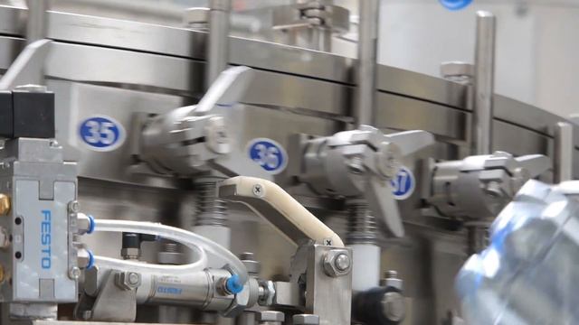 Комплекс для розлива газированной и не газированной воды в ПЭТ бутылки смотреть онлайн