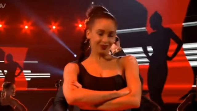 Robin Thicke performs 'Blurred Lines' on The X-Factor UK смотреть онлайн
