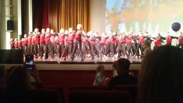 Катя Пожиленкова выступает на отчётном концерте - "Финальный танец". смотреть онлайн