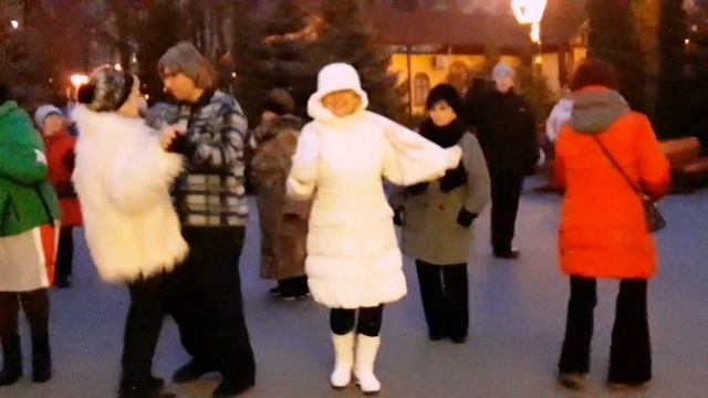 На берегу Чу я тебя ищу!!!Танцы в парке Горького!!!Харьков 2021 смотреть онлайн