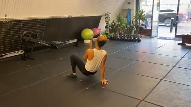 Animal Flow Level 2 Routine смотреть онлайн