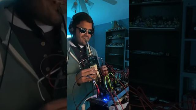 Wind Synth Improvised Loop Solo смотреть онлайн
