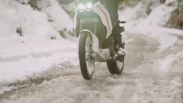 La mejor motocicleta de aventura - Reseña de la Ducati DesertX смотреть онлайн
