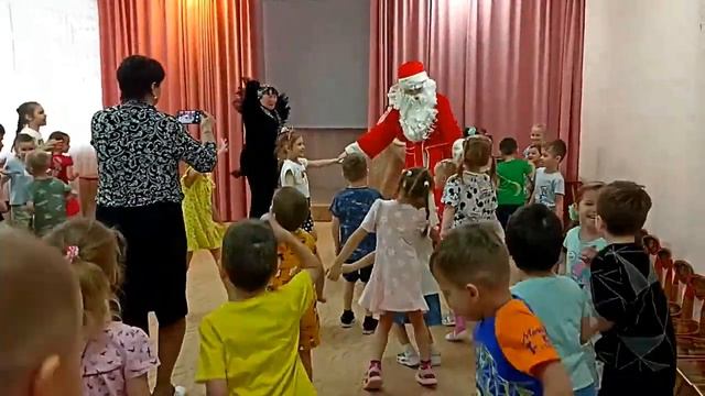 "Библиотека им. И. Черемных" в гостях у ребят детского сада №110" смотреть онлайн