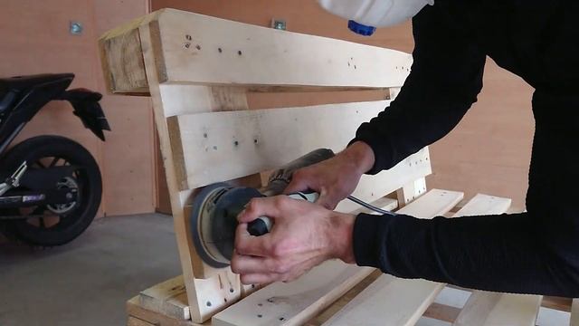 MOTH Мебель из паллет - диван из поддонов для балкона смотреть онлайн