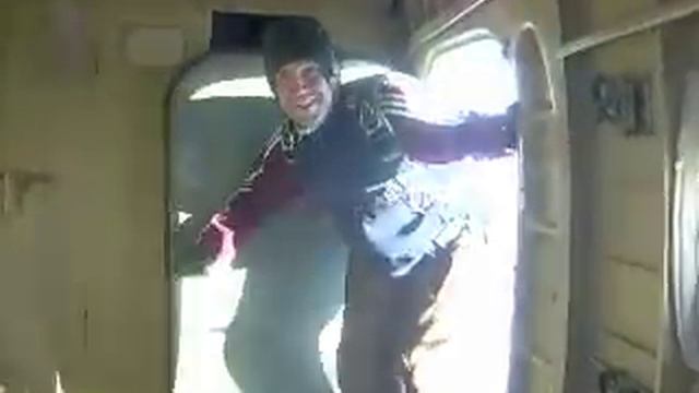 Воспитанный парашютист смотреть онлайн