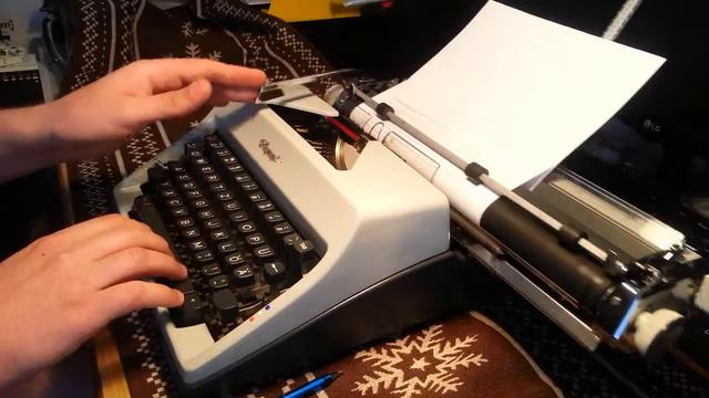 Schreibmaschine Olympia SM - Funktionsdemonatration смотреть онлайн