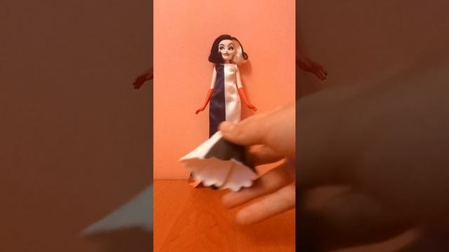 Обзор куклы Круэлла Де Виль Disney Villains от Hasbro смотреть онлайн