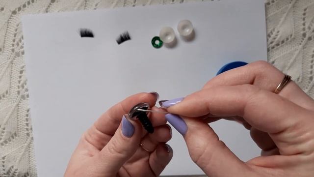 Как приклеить реснички к глазам для игрушки/ лёгкий и надёжный способ / смотреть онлайн