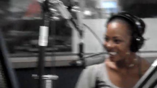 Frank Ski & Wanda interview Eva Pigford on V103 смотреть онлайн