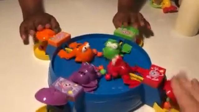 HUNGRY FROGS GAME смотреть онлайн