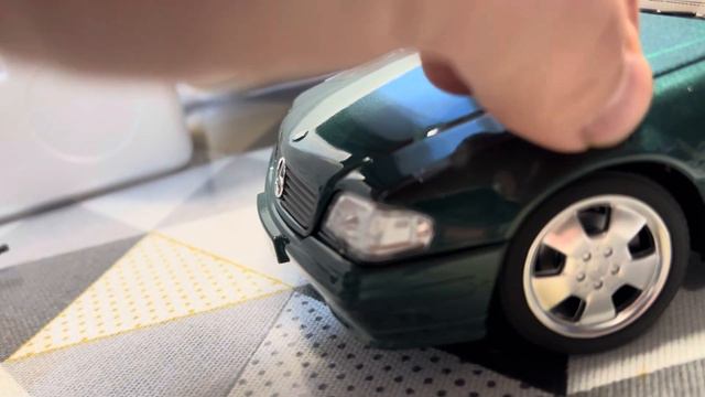 Mercedes-Benz SL500 R129 (1999), 1:18