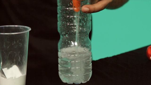 BALLOON BLOWOUT: Create your own bubbles through this chemical reaction смотреть онлайн