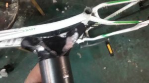 как достать застрявший подседел из рамы