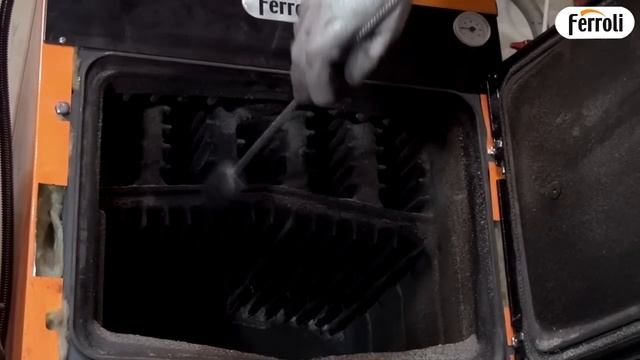 Kак чистить твердотопительный котел SFL Ferroli смотреть онлайн