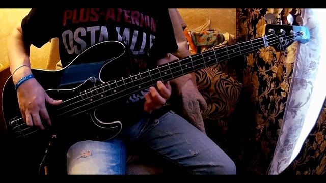 Random Hand - A spider in the Sink - Bass Cover смотреть онлайн