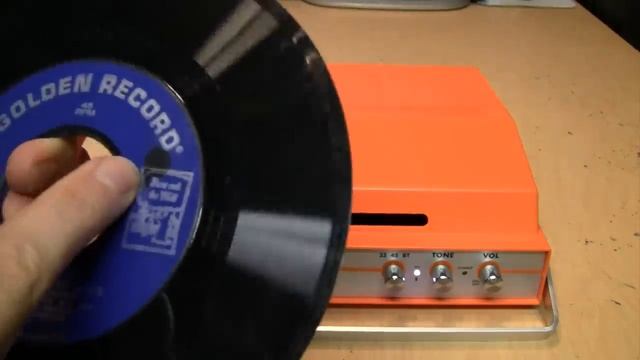 MPK Slot-in 7" record player: The bright orange record eater смотреть онлайн