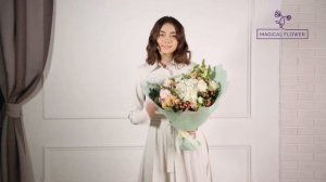 Букет из гортензии, кустовой розы и альстромерии