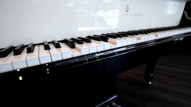 Steinway Colour Collection | Steinway Model B-211 in Ebony and White Polish смотреть онлайн