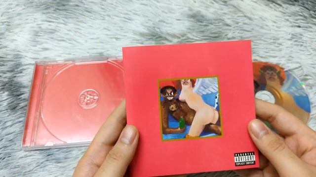 Kanye West - My Beautiful Dark Twisted Fantasy (CD Unboxing) смотреть онлайн