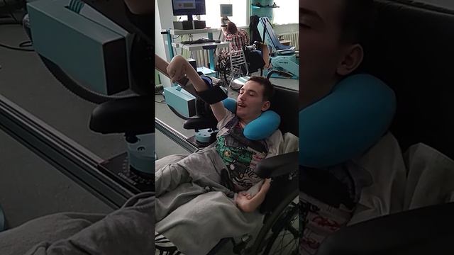 Дима готовится к параолимпийским играм в Санатории Сергиевские Минеральные воды! смотреть онлайн