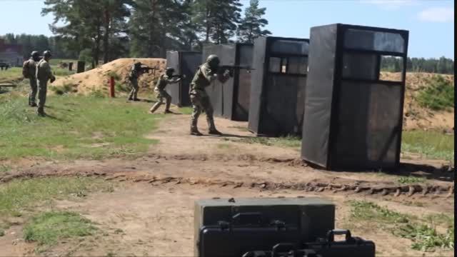 Боевая подготовка военнослужащих на полигоне ЛенВО смотреть онлайн