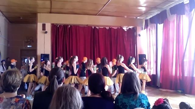 14 школа 7 "А" танцует под дождём смотреть онлайн