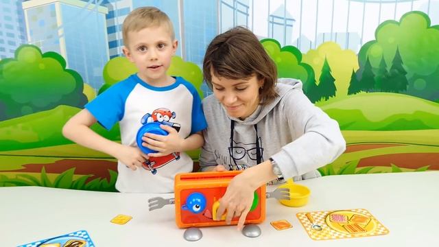 ВЕСЁЛЫЙ ТОСТЕР для детей - Играем с Даником и его мамой в смешную игру для детей CRAZY TOASTER смотреть онлайн