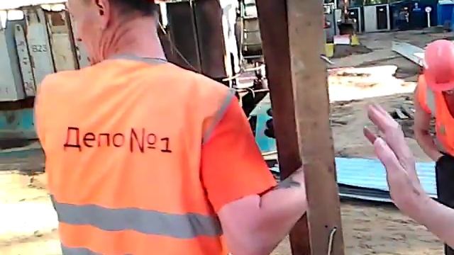 Строитель сломал фотоаппарат А. Поднебесного смотреть онлайн