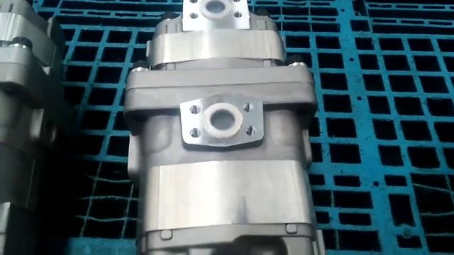 Гидравлический насос Komatsu 705-52-30280 WA470-3 WA450-3H WA450-3A смотреть онлайн