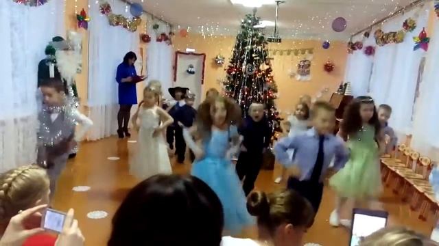 Праздник Новый год мы так ждали и хотели!!! смотреть онлайн