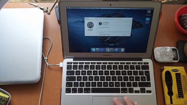 MacBook Air 11" early 2014 reparada смотреть онлайн