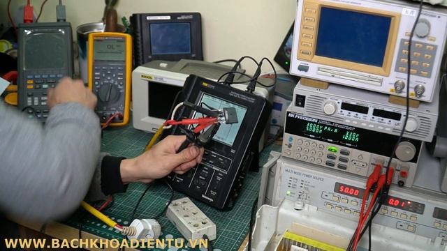 Máy Hiện Sóng Cầm Tay Gần 30 Tuổi Vẫn Chạy Tốt -Tektronix THS720 Oscilloscope ReView.. смотреть онлайн