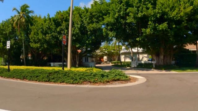 Driving Around the Port Royal Neighborhood - Naples, FL смотреть онлайн