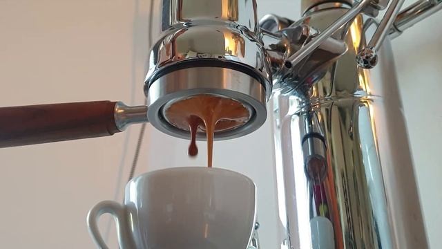 La Pavoni Europiccola (2005) - Espresso. смотреть онлайн