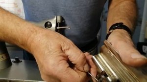 Очистка швейной машины от засохшего подсолнечного масла (Часть 1)