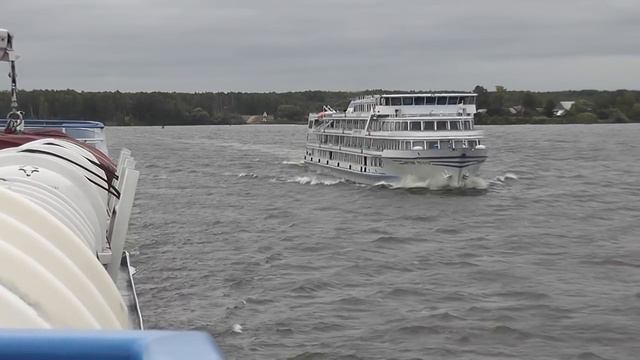 Теплоход «Лев Толстой