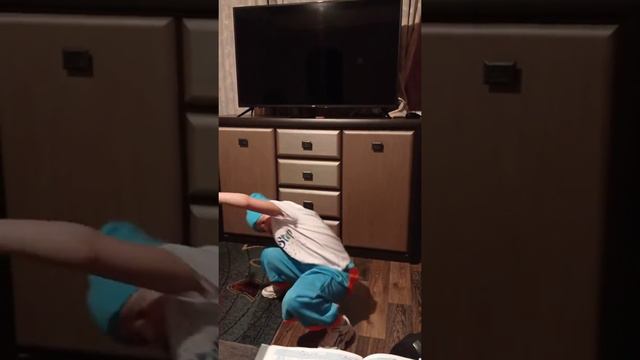 Лесюня, танец "Эври Бади Денис Нау" 7 лет смотреть онлайн
