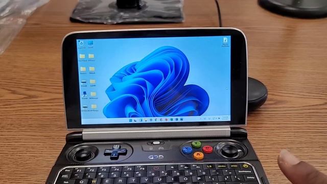 Windows 11 on a GPD Win 2 смотреть онлайн