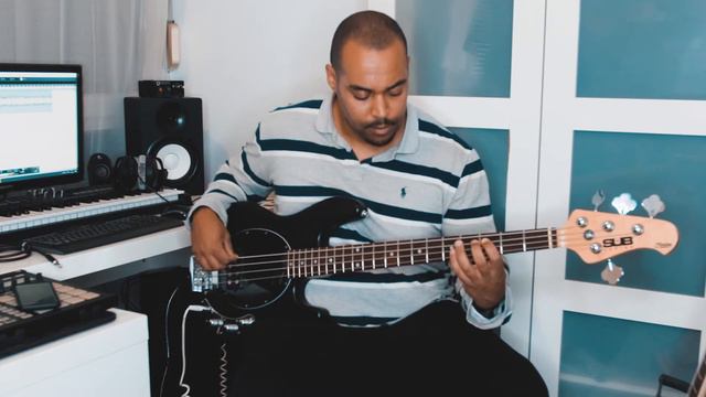Eminem - The Real Slim Shady (Bass Cover) смотреть онлайн