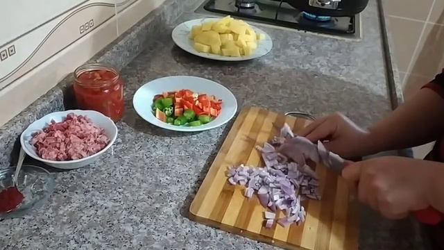 Kıymalı Patlıcan Patatesli Fırın Yemeği 👌Oven Meal With Minced Eggplant and Potatoes 😋 Hayal Gül смотреть онлайн