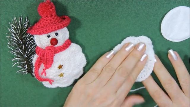 ЗАБАВНЫЕ СНЕГОВИКИ ДЛЯ НОВОГОДНЕГО ДЕКОРА КРЮЧКОМ (часть 1-я). смотреть онлайн