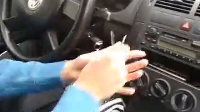 How to remove factory vw stereo without special tools смотреть онлайн