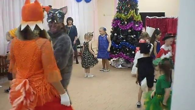Танец лисичек и волчат. Подг. гр. смотреть онлайн