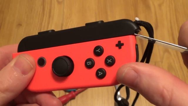 EASY FIX! How to remove a Stuck Joy-Con Wrist Strap when it is Upside Down / Wrong Way Round смотреть онлайн