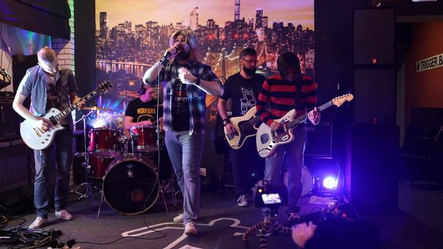 Синапс - Сквозь чары (Trigger Bar 04.11.2023 - cosplay Kurt Cobain) смотреть онлайн