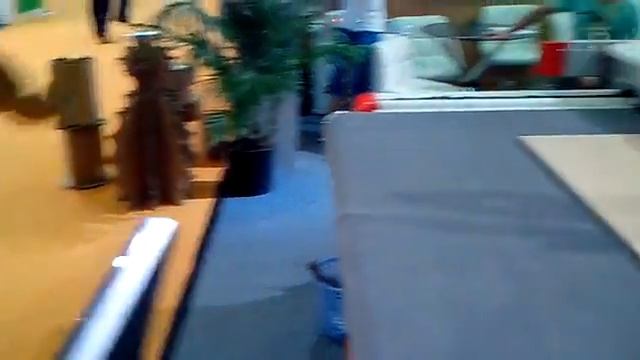 планшетный режущий плоттер в процессе резки 5-ти слойного гофрокартона, раскрой пенокартона смотреть онлайн